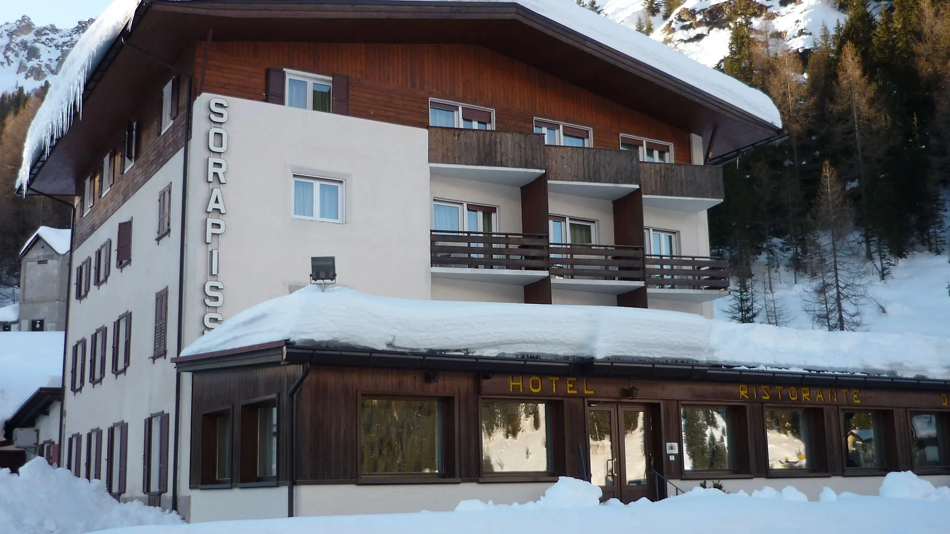 15 Resort vicino al Lago di Sorapiss che Vale la Pena Conoscere