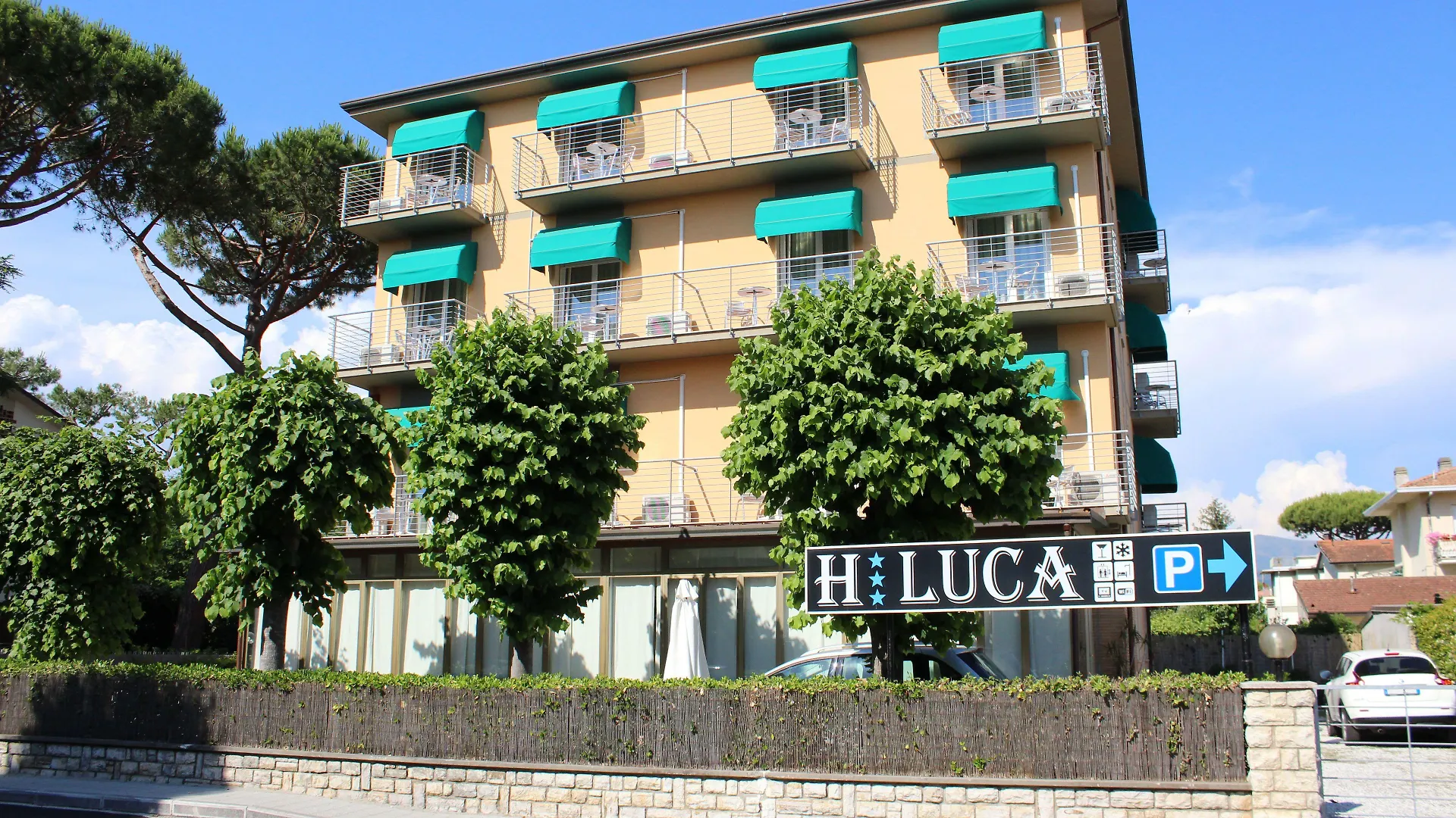 Soggiornare vicino al Porto di Viareggio: 8 Hotel a Confronto
